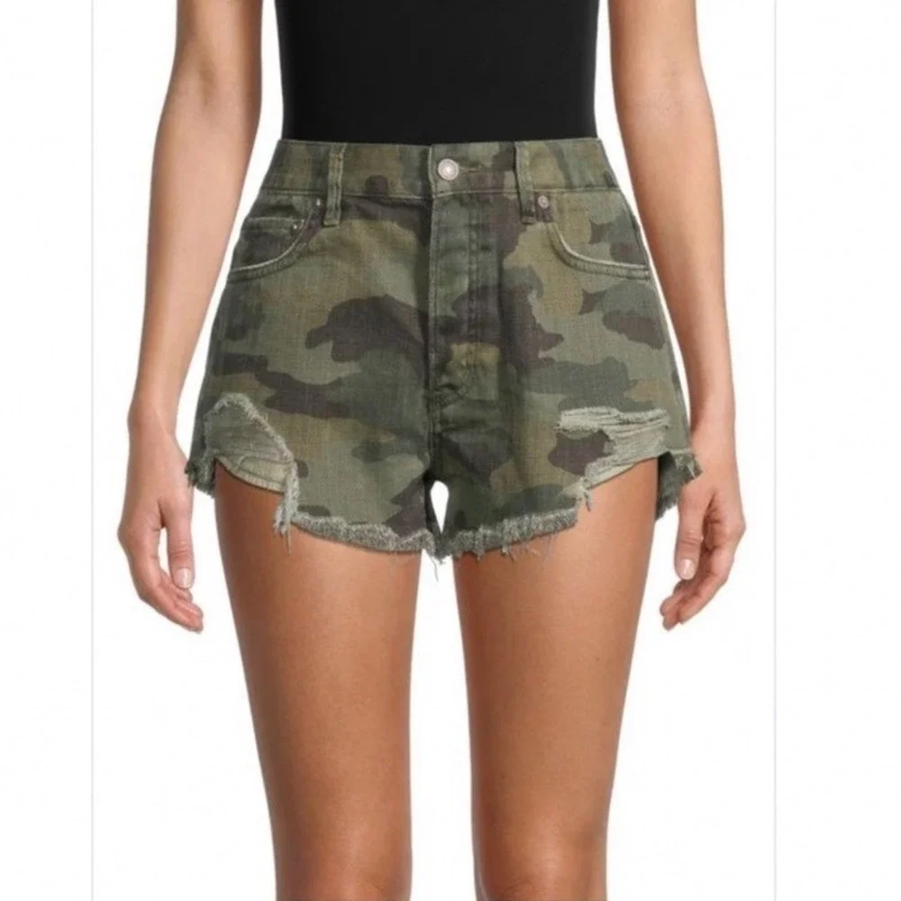 We the‎ Free People Loving uGood Vibrations Camo Denim Shorts Size 27